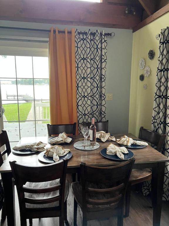 Luxury Lakefront Property Милиджвил Екстериор снимка